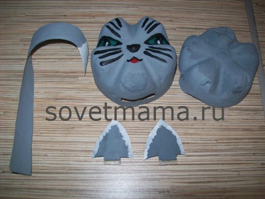 кошка из пластиковых бутылок